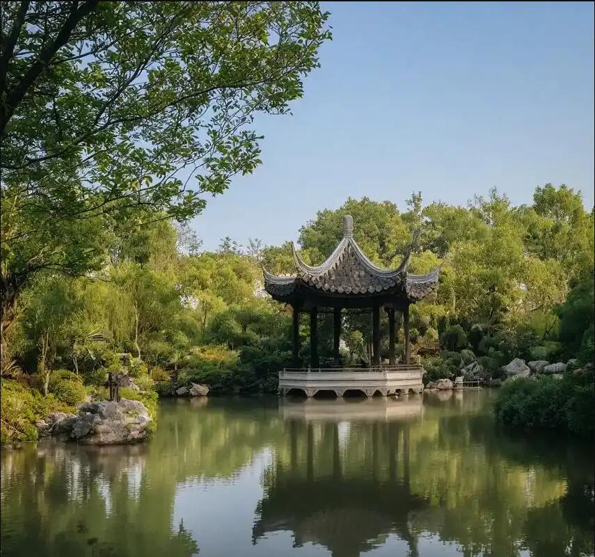 麒麟区初礼餐饮有限公司